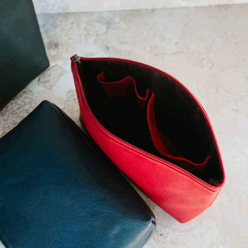 Kosmetiktasche aus genarbtem Leder