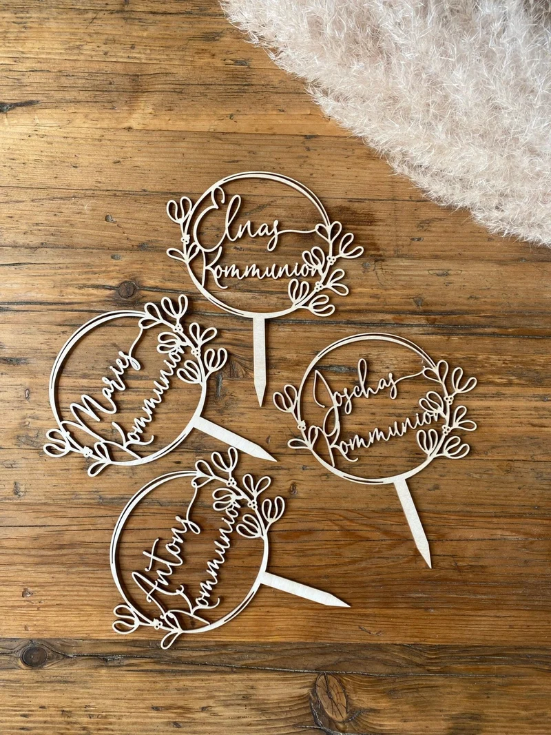 Caketopper Kommunion mit Name runder Blumenkranz
