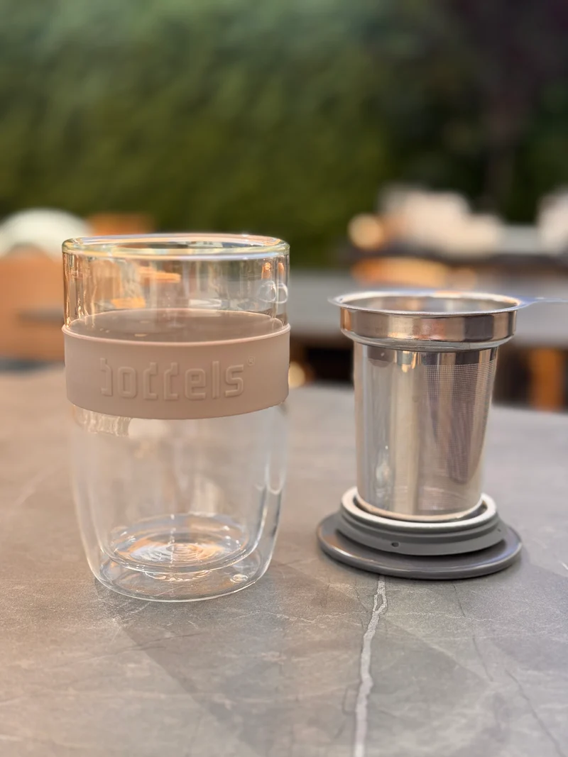 Doppelwandiger Glasbecher