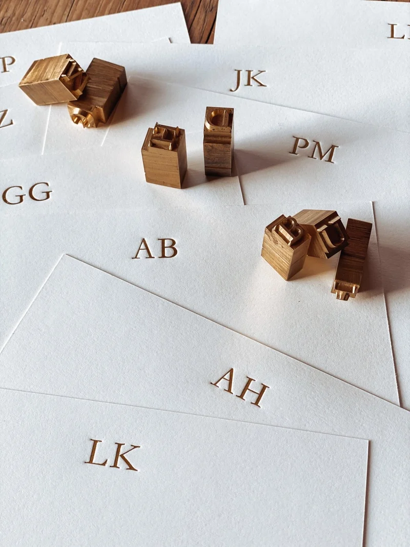 Notizkarte mit Monogramm