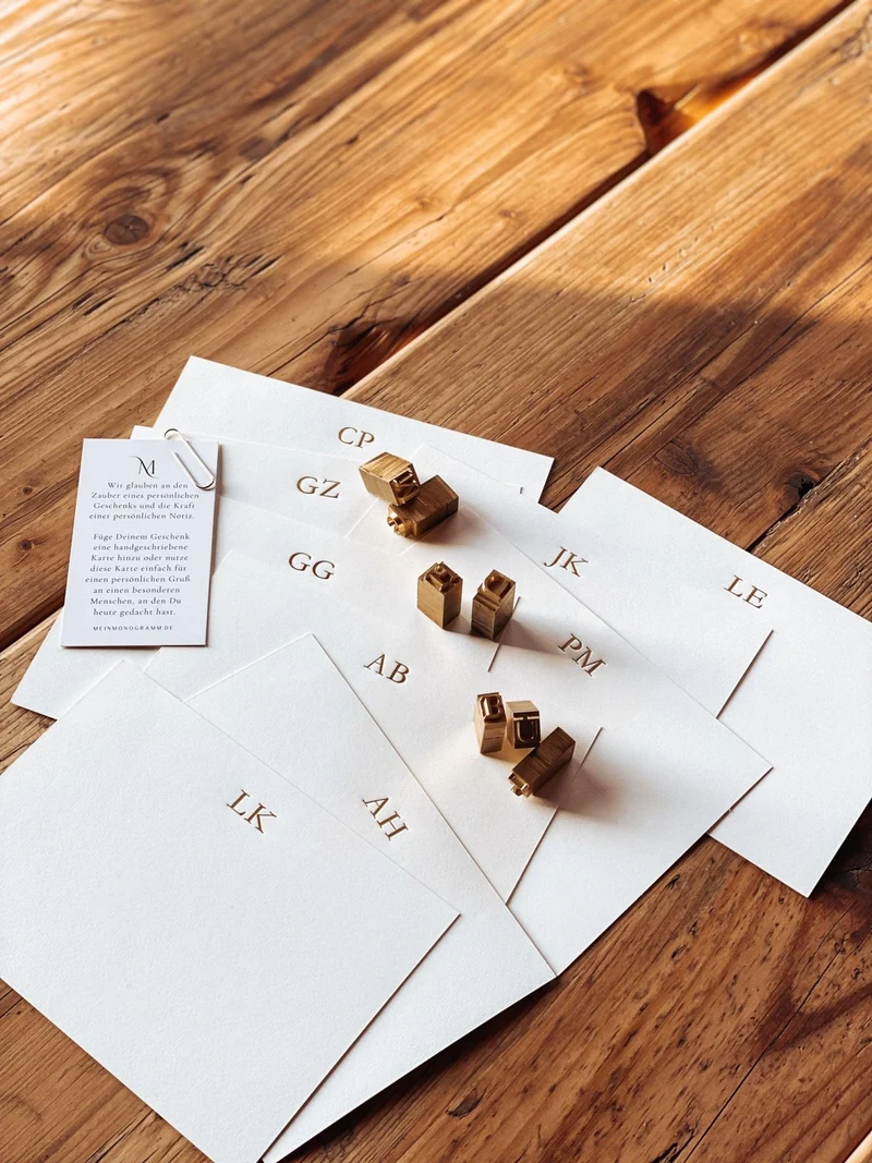 Notizkarte mit Monogramm