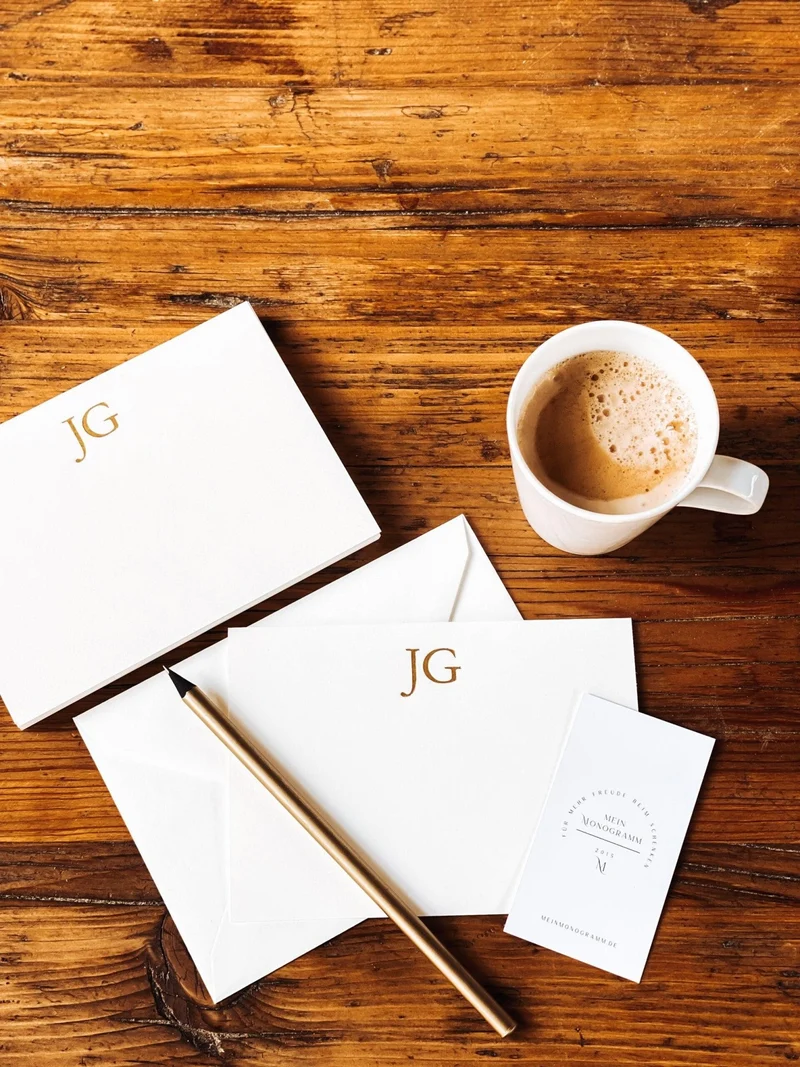 Notizkarte mit Monogramm
