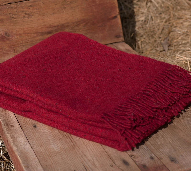 Handgewebte rote Schurwolldecke