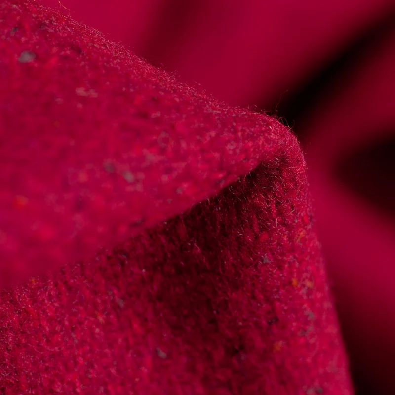 Handgewebte rote Schurwolldecke
