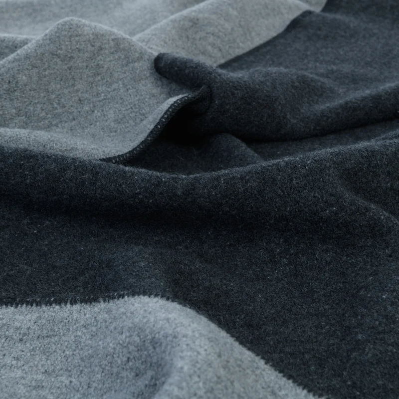 "DANA"- Zweifarbige Walkdecke aus Bio-Schurwolle (Merino)