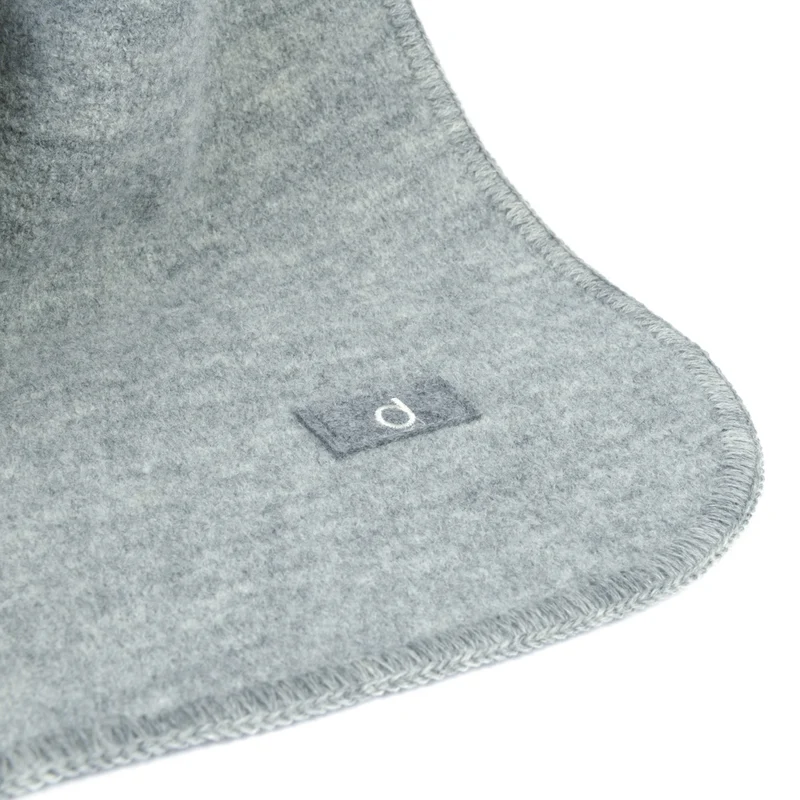 "DANA"- Zweifarbige Walkdecke aus Bio-Schurwolle (Merino)