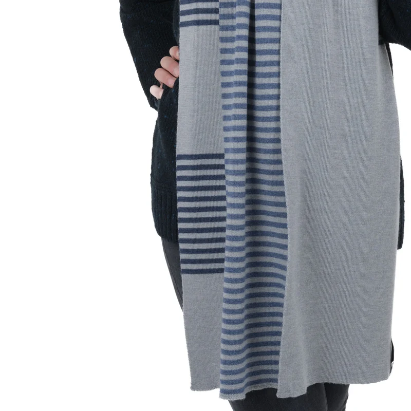 Strickschal mit Streifen "FIDELIUS"