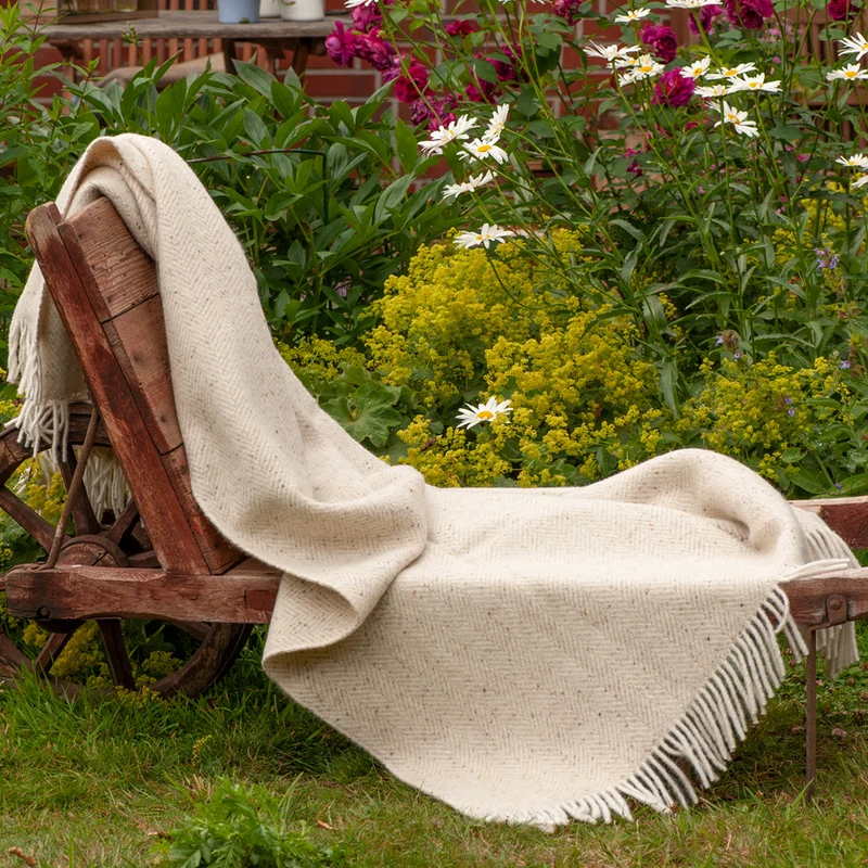 Fischgrätdecke, handgewebt, beige