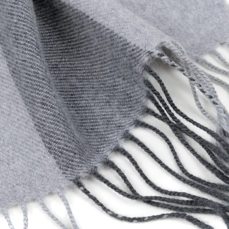 Weicher Merino-Schal, grau kariert