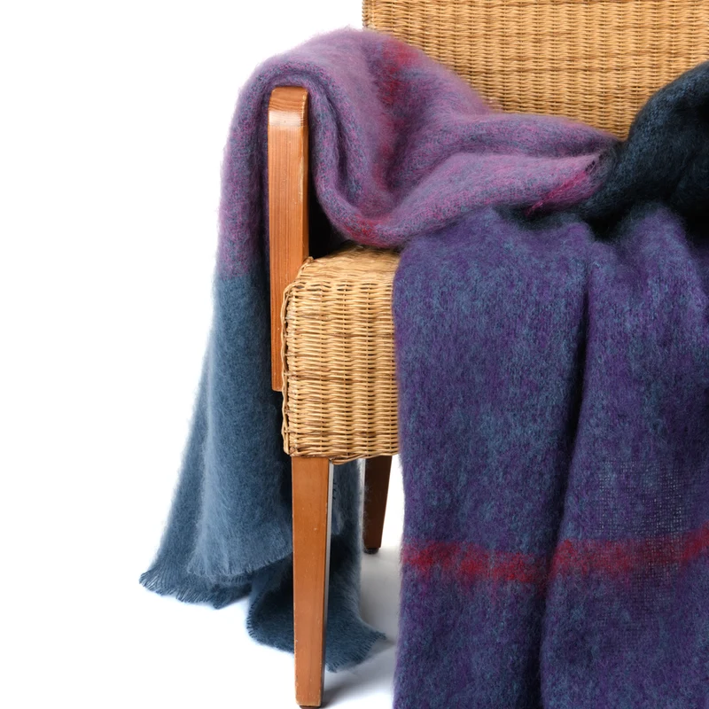Mohairdecke „Aubergine" – Tiefe Farbwelt zum Wohlfühlen