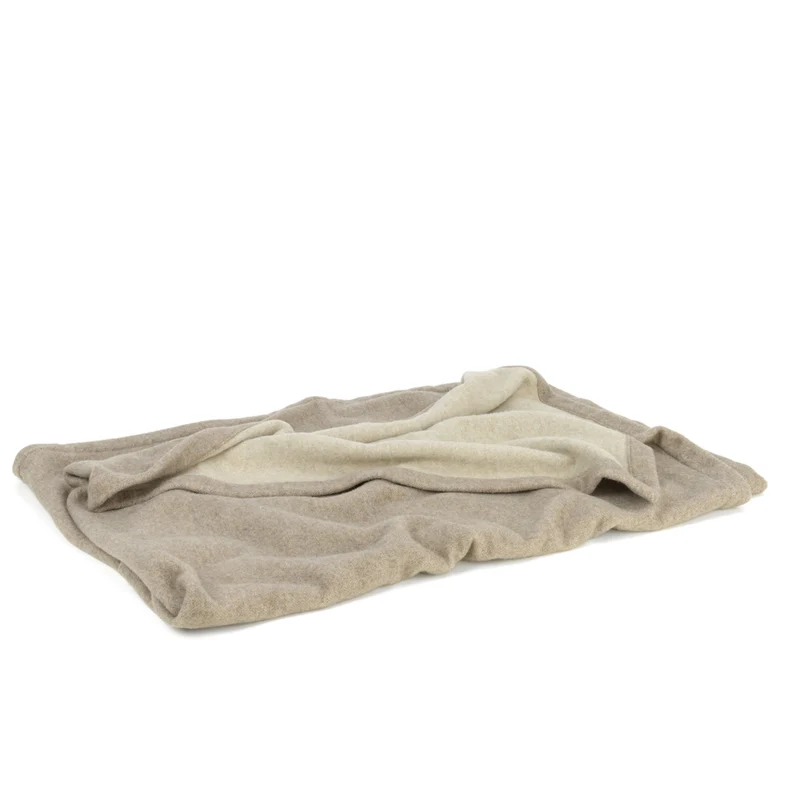 Weiche Lammwolldecke mit Kuvertsaum "DIEGO"