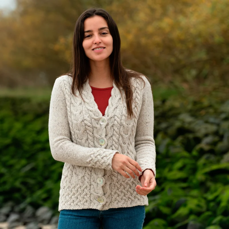 Cardigan mit irischem Zopfmuster - Wollweiss