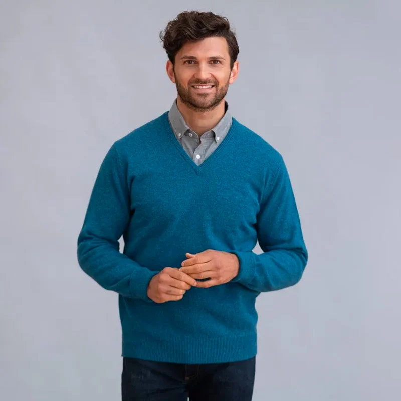 Klassischer Pullover mit V-Ausschnitt