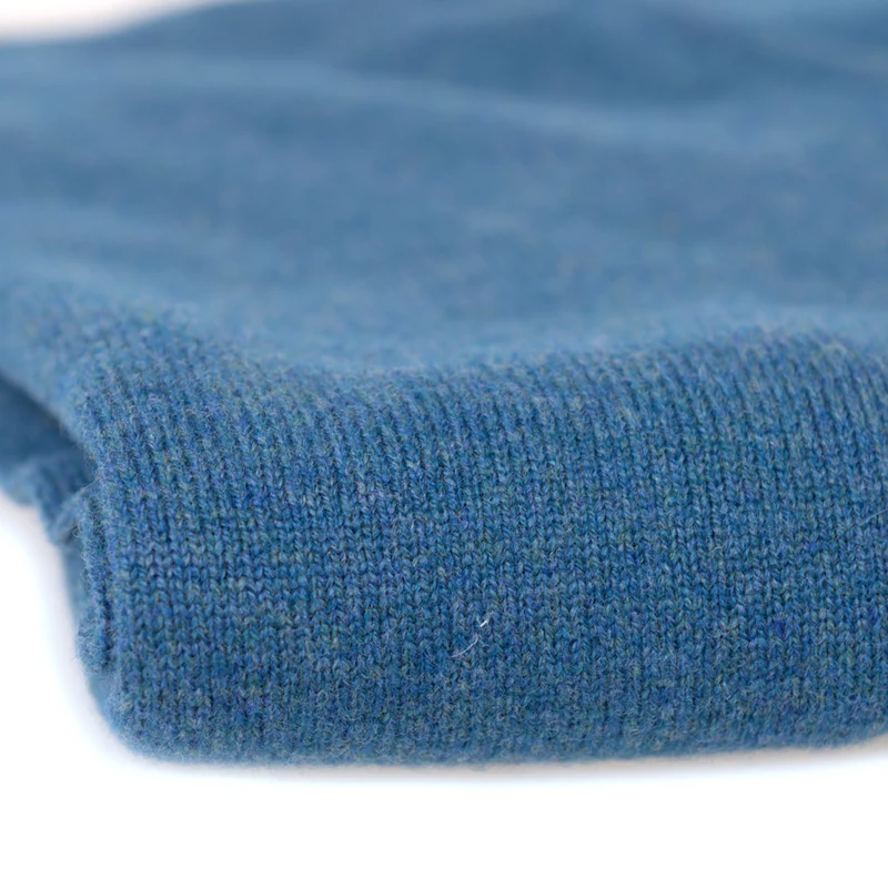 Klassischer Pullover mit V-Ausschnitt