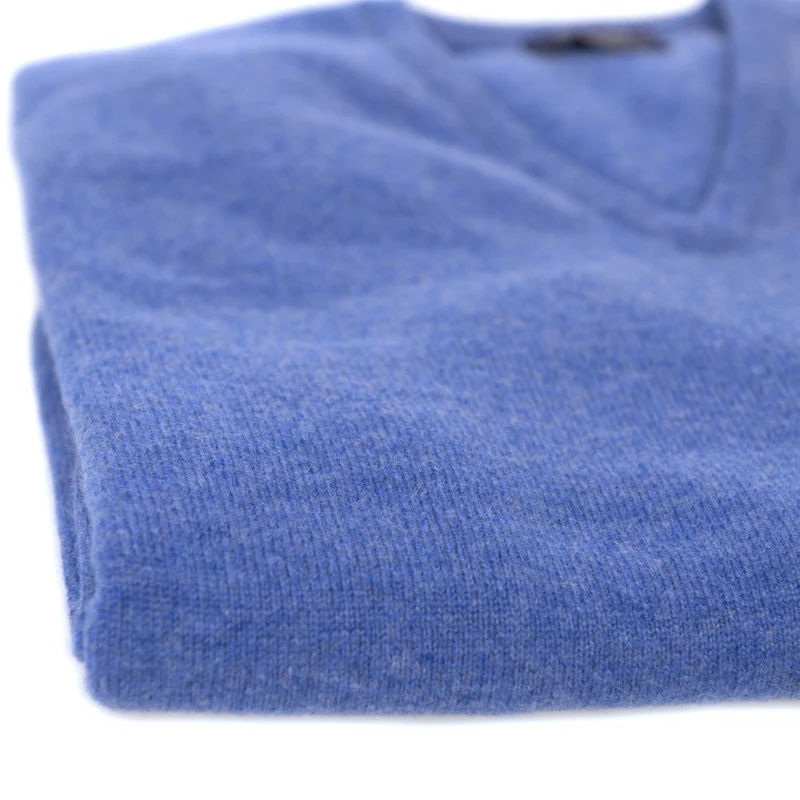 Klassischer Pullover mit V-Ausschnitt