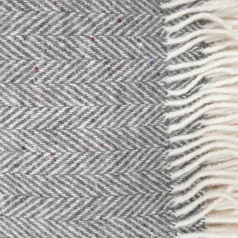 Fischgrätdecke, handgewebt, grau/weiß