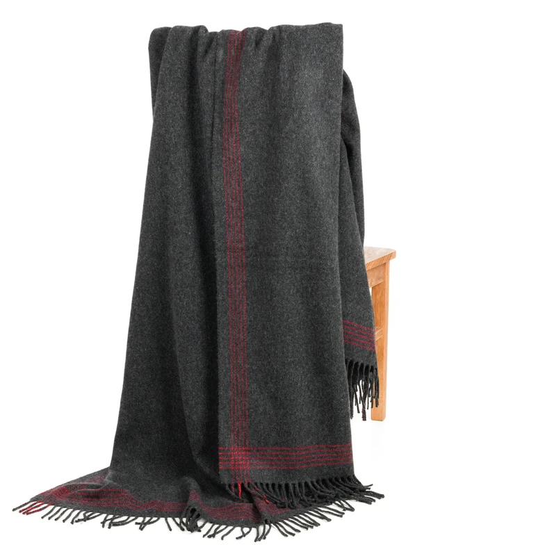 Wohndecke "Charcoal & Red"
