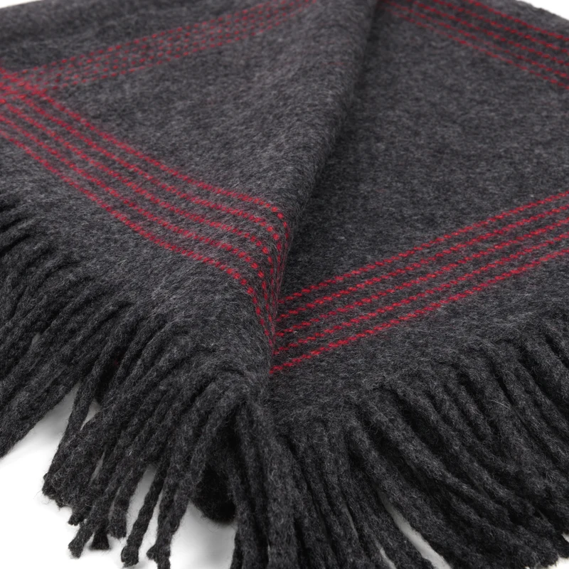 Wohndecke "Charcoal & Red"