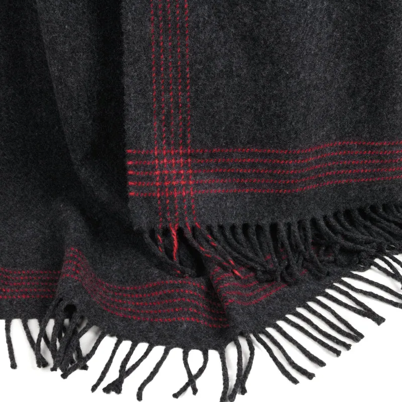 Wohndecke "Charcoal & Red"