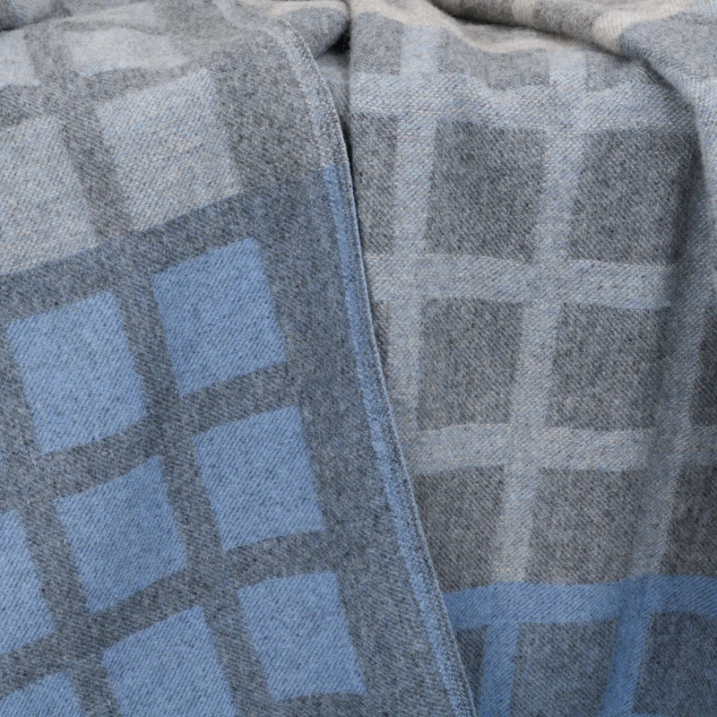 Weiche Merino-Wolldecke "Big City"