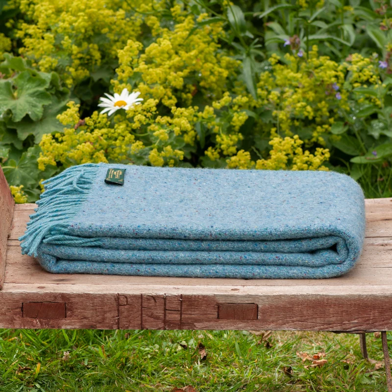 Handgewebte Wohndecke in Aqua