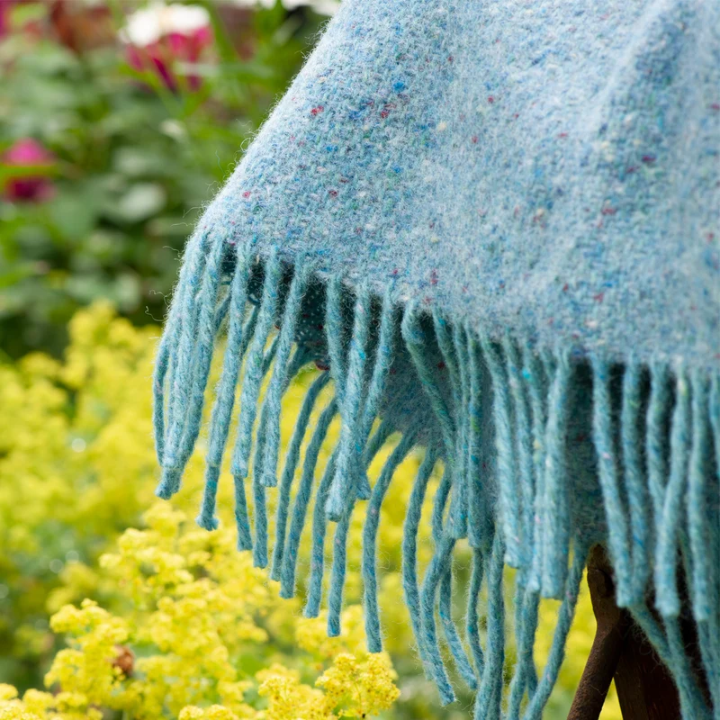 Handgewebte Wohndecke in Aqua