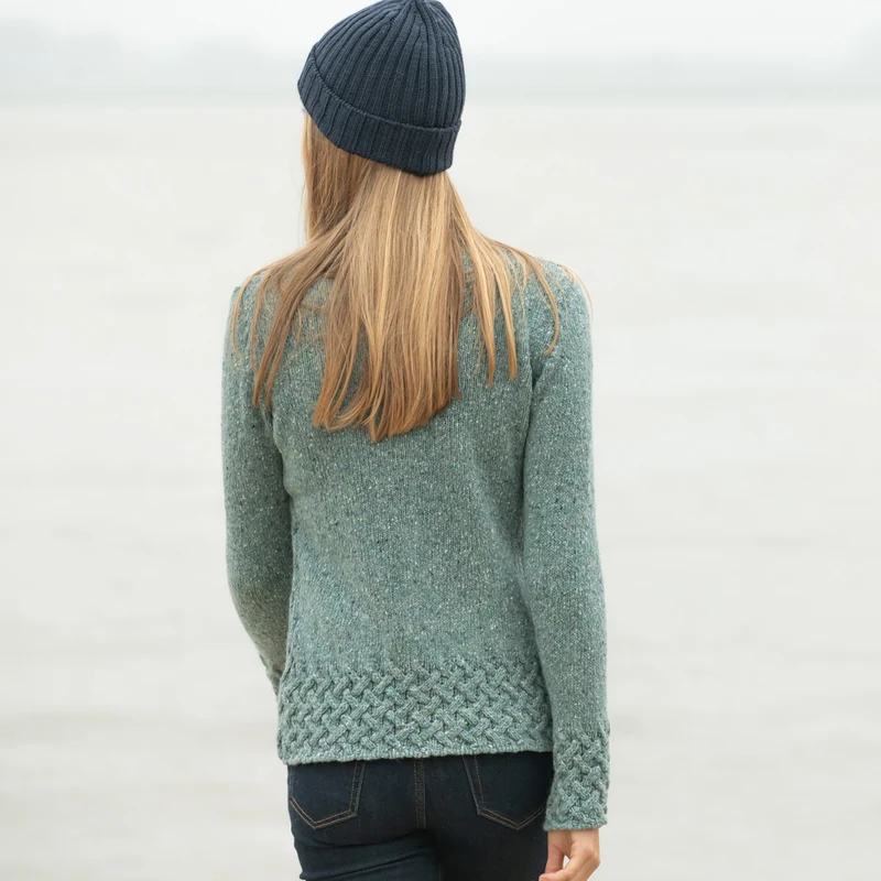 Kurzer Cardigan im Zopfmuster