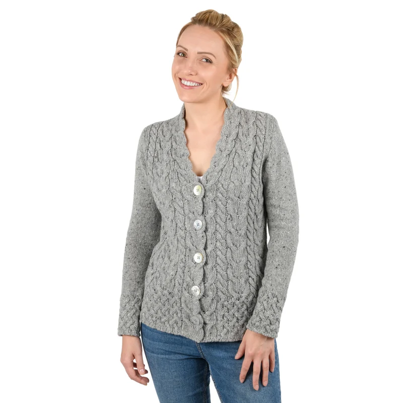 Kurzer Cardigan im Zopfmuster