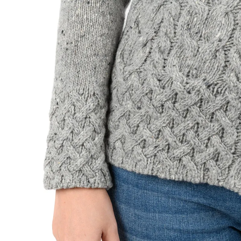 Kurzer Cardigan im Zopfmuster
