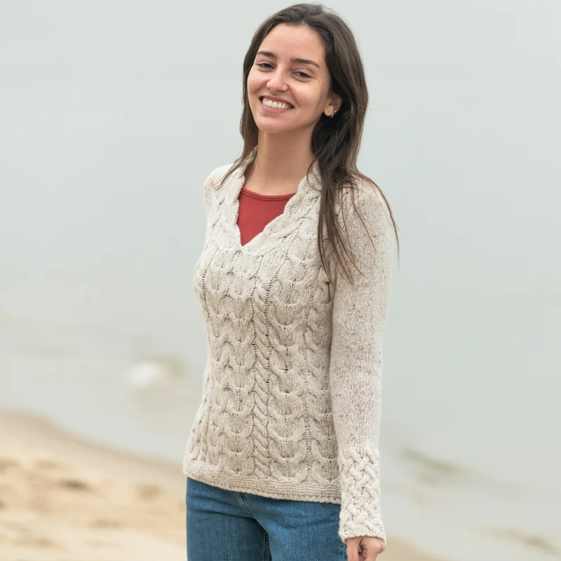 Zopfpullover, V-Ausschnitt, wollweiss