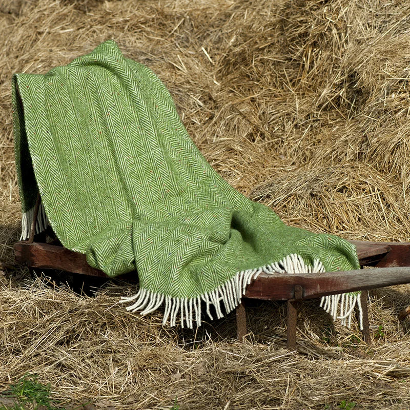 Schurwolldecke, grünes Fischgrätmuster