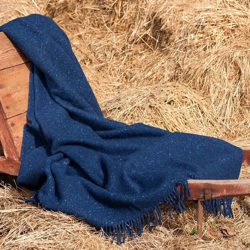 Handgewebte Wolldecke in Blau