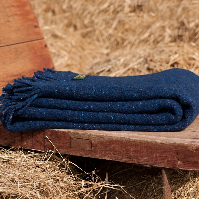 Handgewebte Wolldecke in Blau