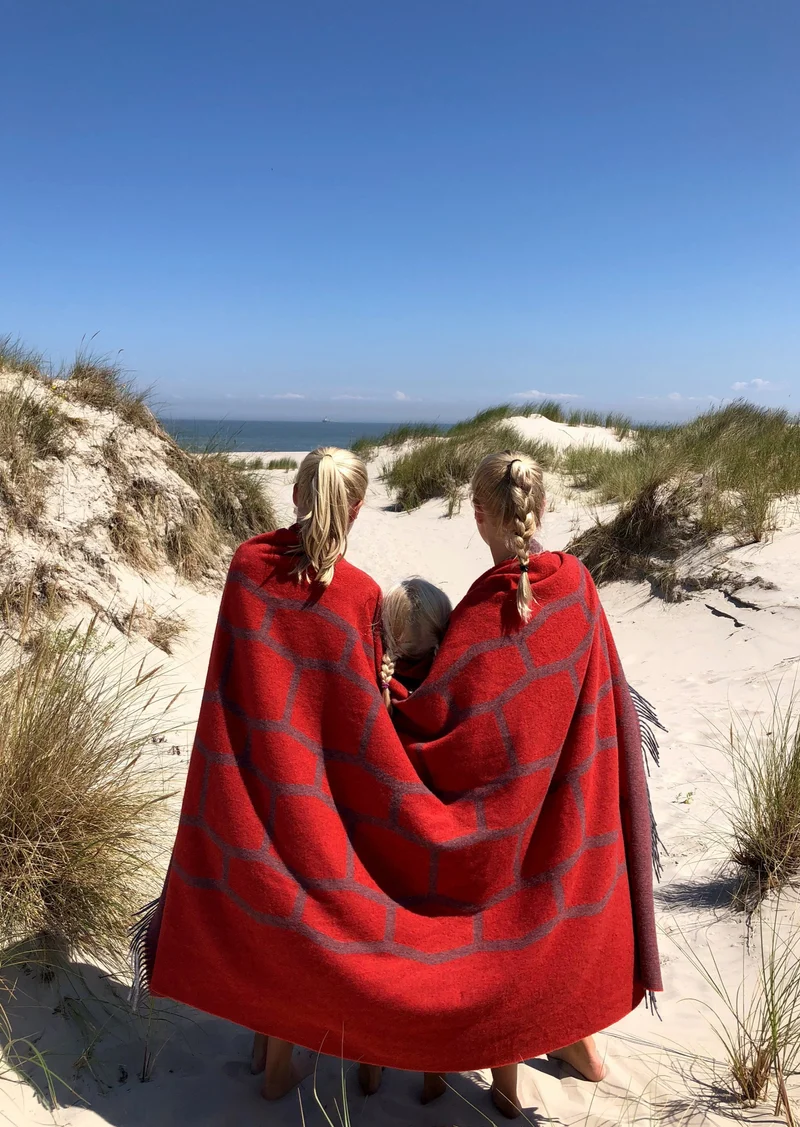 Reisedecke "Light Companion" aus Merino und Yak "Poppy Tortoise" mit Griff