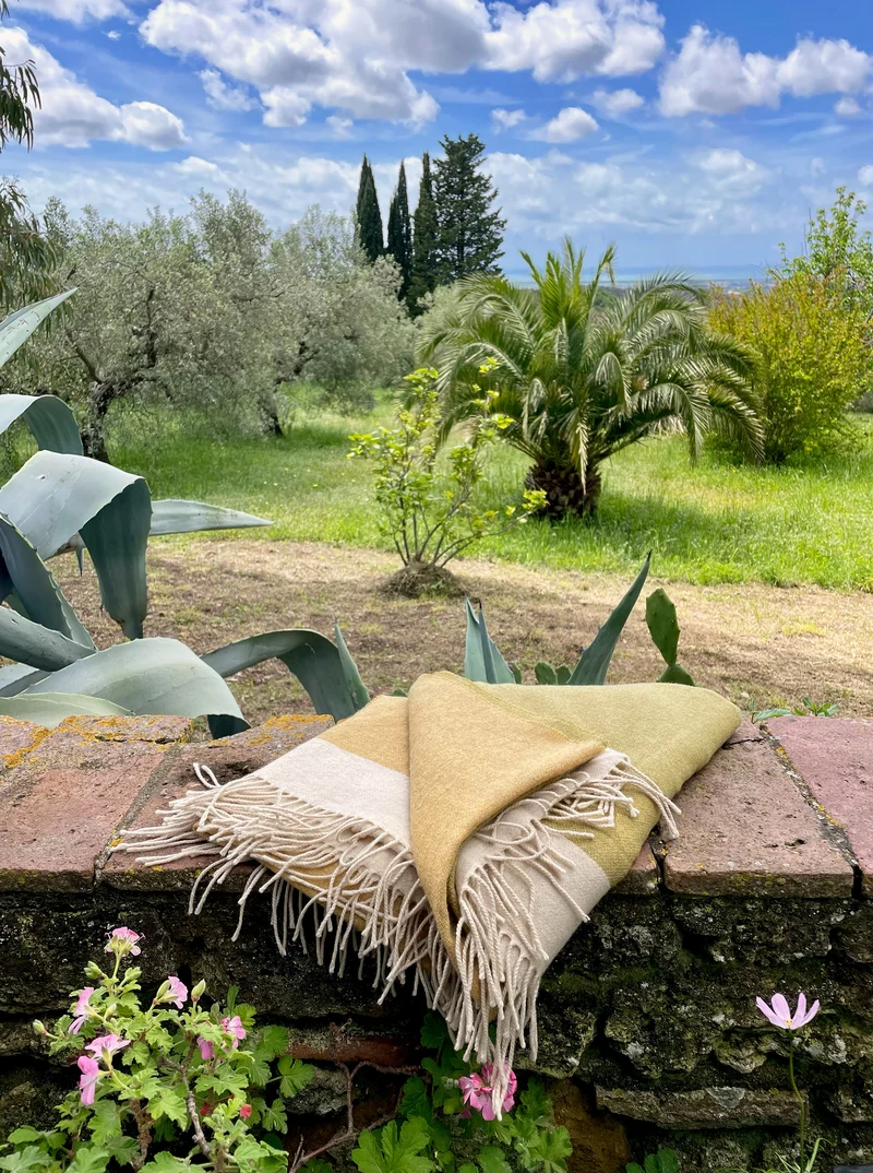 Reisedecke "Light Companion" aus Yak und Merino "Corn Husk"