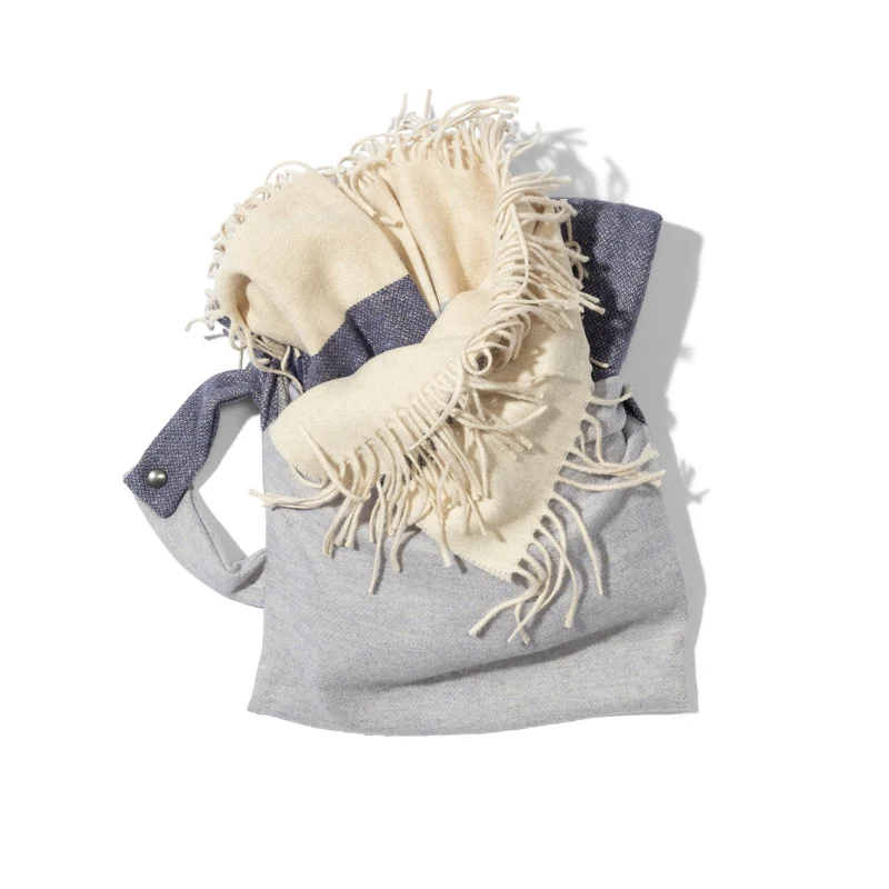 Reisedecke "Light Companion" aus Yak und Merino "Juniper Gin Tonic"