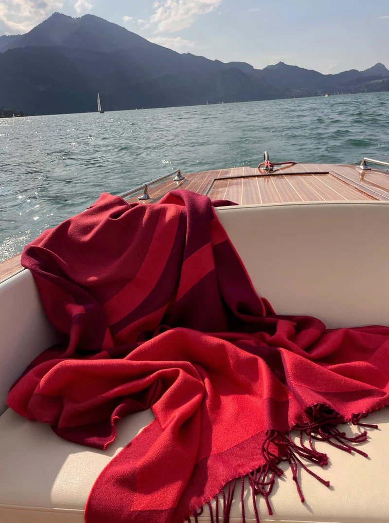 Reisedecke "Light Companion" aus Extra Fine Merino "Sunrise Coral"