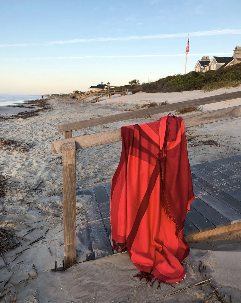 Reisedecke "Light Companion" aus Extra Fine Merino "Sunrise Coral"