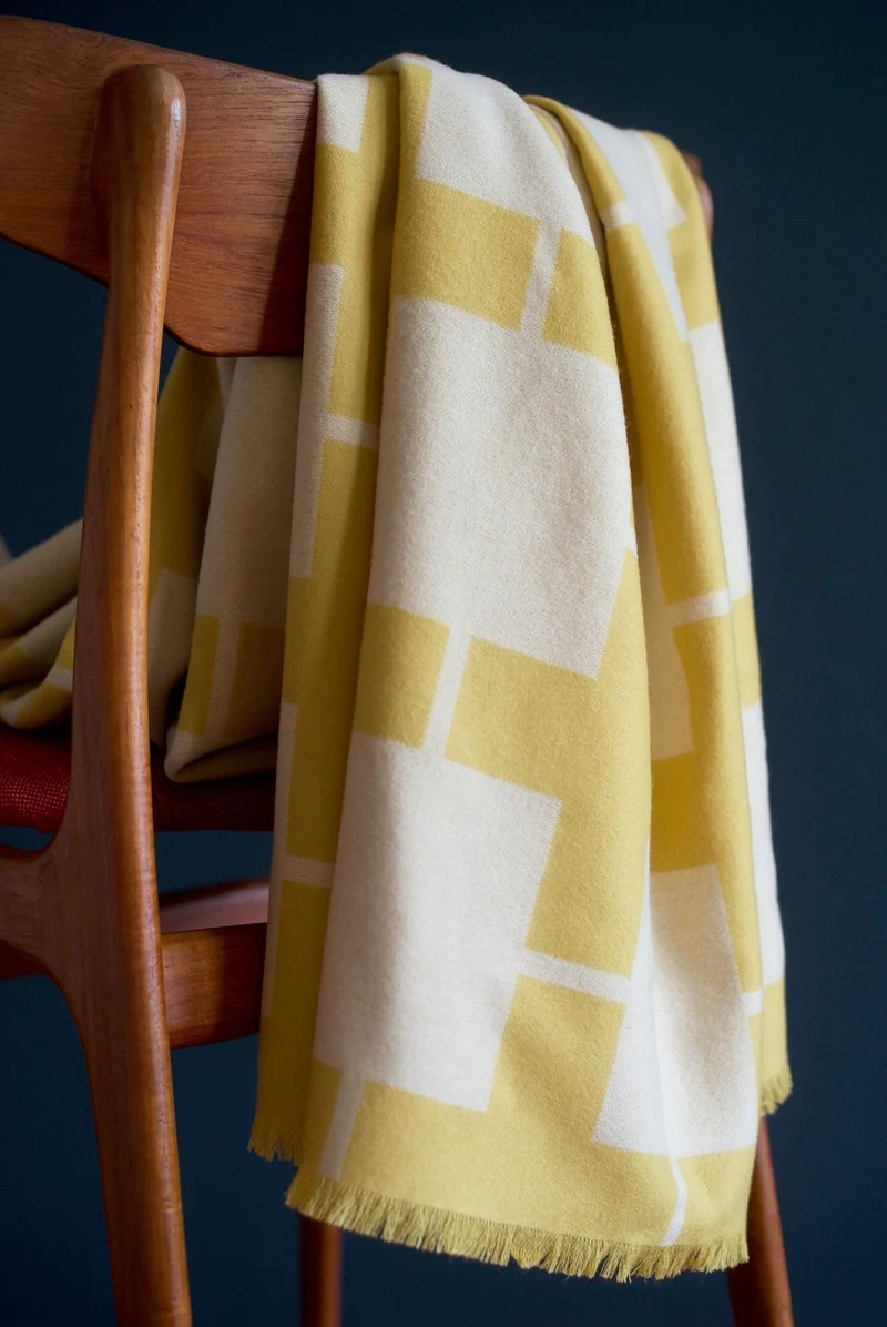 Wolldecke aus Extra Fine Merino "Golden Eternity"