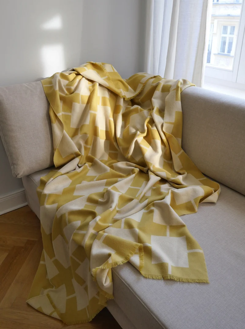 Wolldecke aus Extra Fine Merino "Golden Eternity"