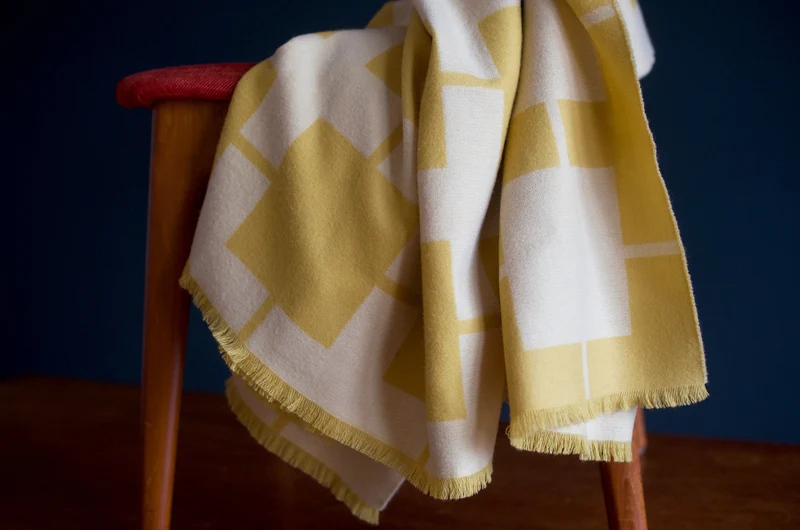 Wolldecke aus Extra Fine Merino "Golden Eternity"