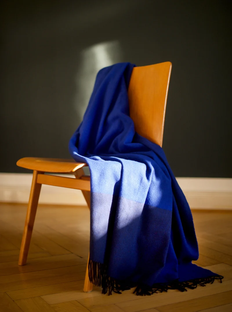 Wolldecke Merino und Cashmere "Geometric Planes x Blue"