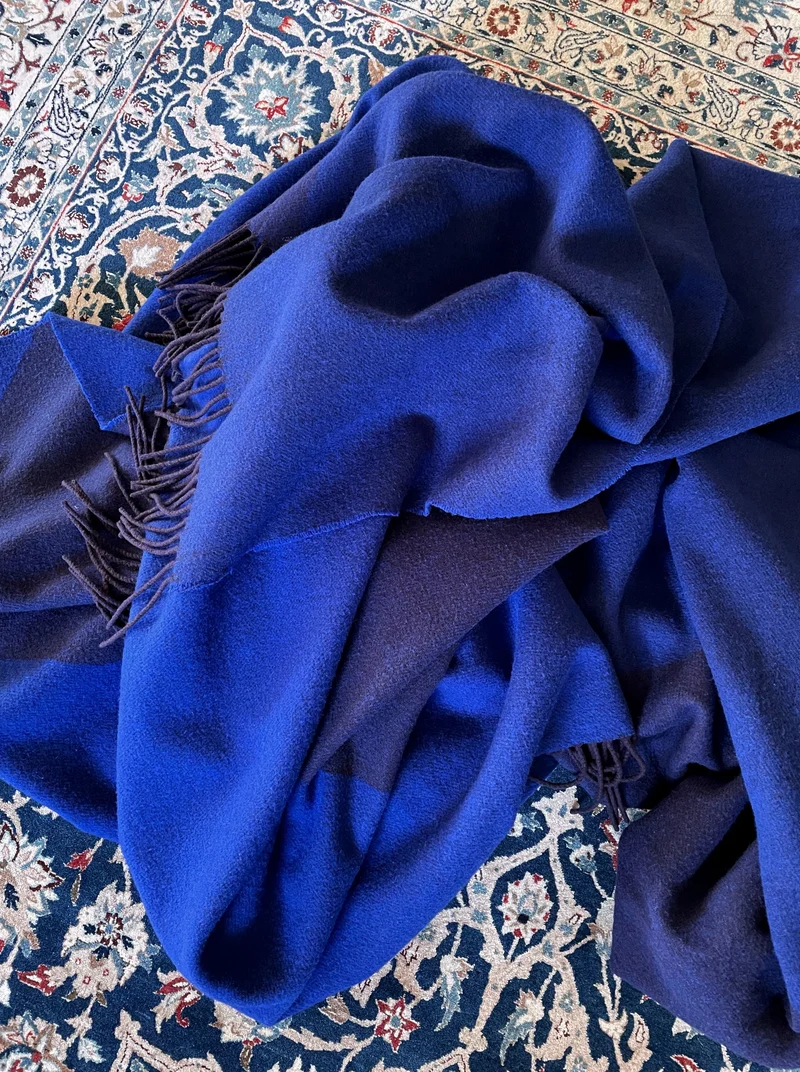Wolldecke Merino und Cashmere "Geometric Planes x Blue"