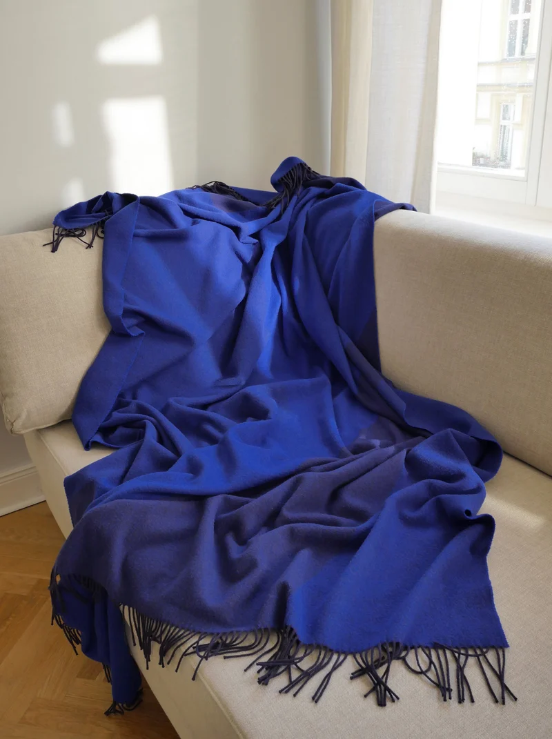 Wolldecke Merino und Cashmere "Geometric Planes x Blue"