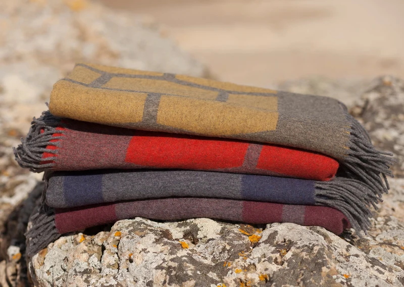 Reisedecke "Light Companion" aus Merino und Yak "Golden Tortoise" mit oder ohne Griff