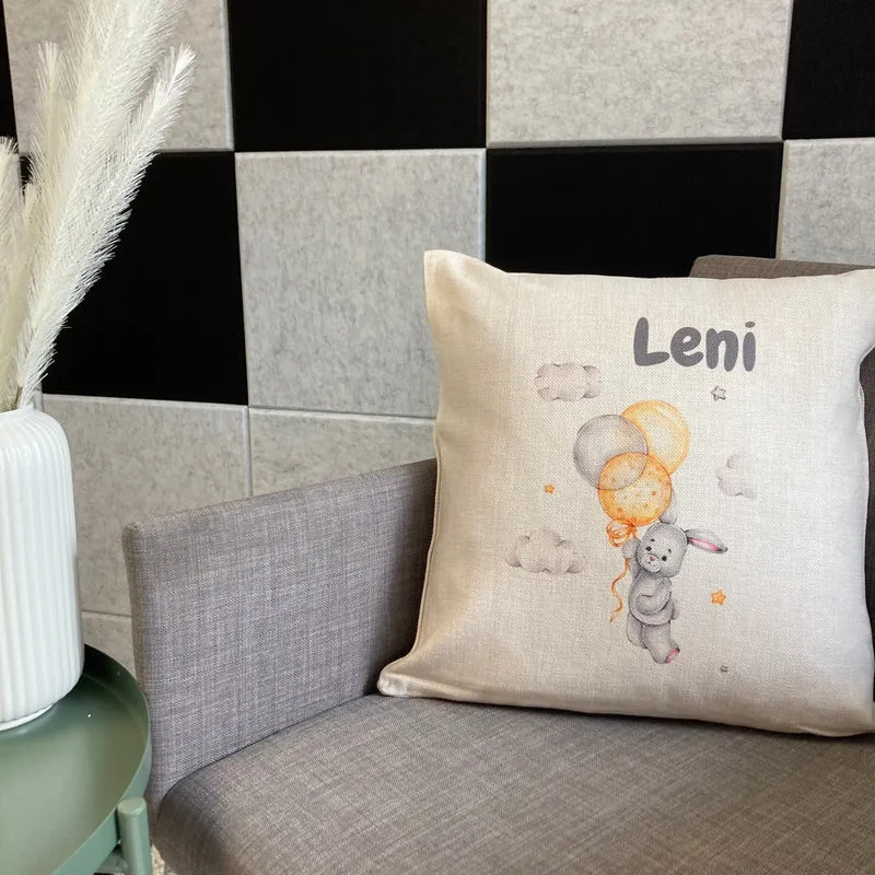 Wolimbo WSD Kissen mit Namen natur 40x40cm Hase mit Ballon - Leinen-Optik