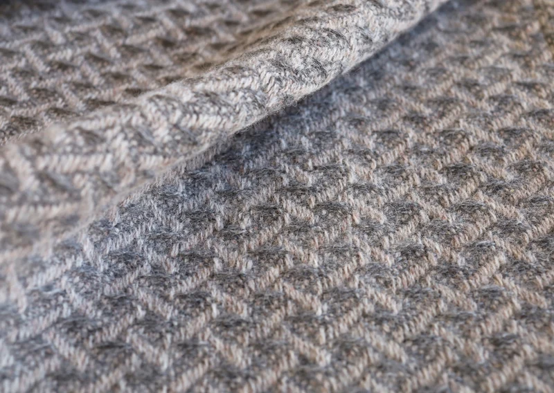 Limitierte Edition - Wolldecke Lammwolle "Zigzag Greige Blue"