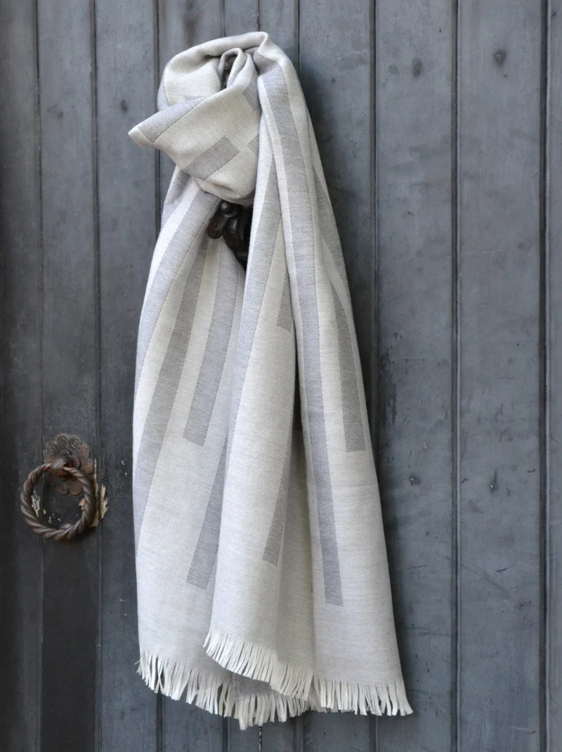 Schal aus Merino "The Stripes Grey"