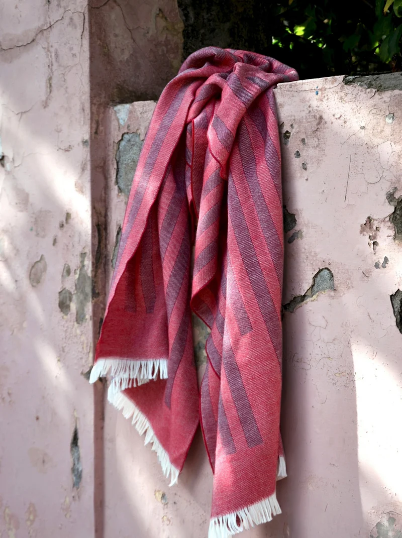 Schal aus Merino "The Stripes Ruby"