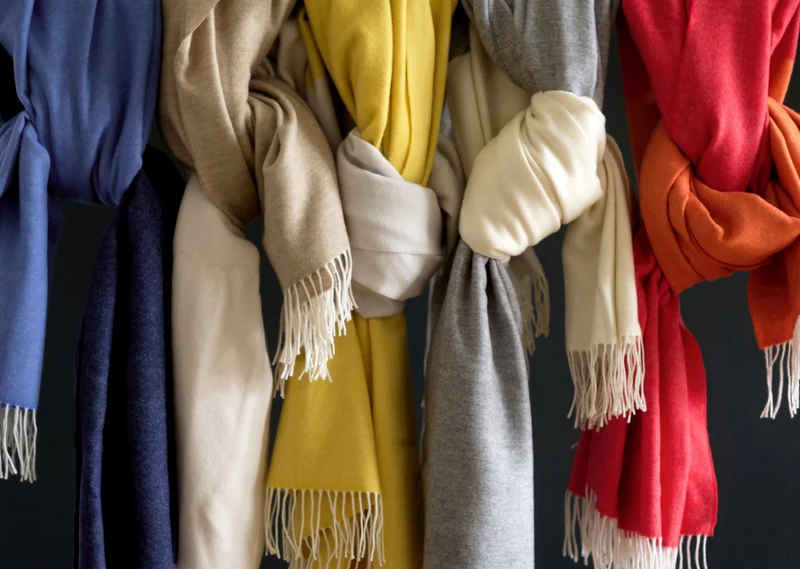 Wolldecke aus Cashmere und Merino "Color-Blocks Grey-White"
